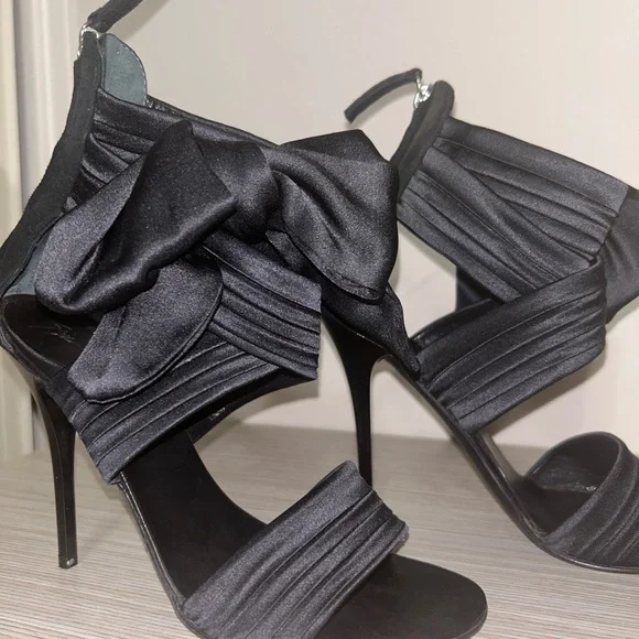 Giuseppe Zanotti - Satin Bow Black Sandals - 35 - Picture 3 of 11